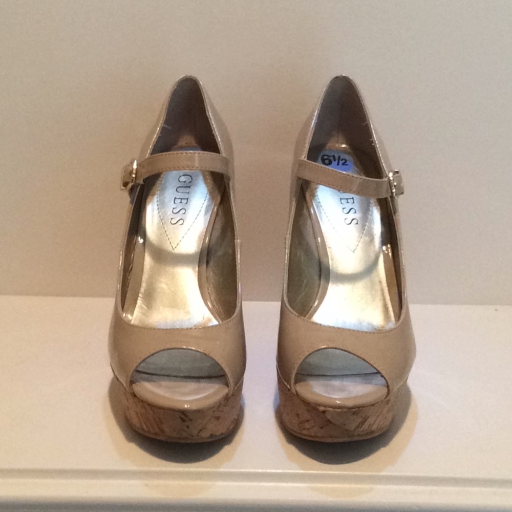 Nude Guess platform wedge size 6.5